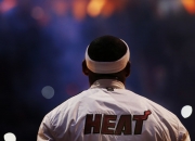 开云体育官网-巴尔韦德一锤定音，用实力打破质疑，波兰对阵乌克兰见证中场大师的证明之战