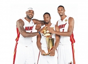 开云平台-拉文末节狂飙定乾坤，热火灼浪席卷休斯顿