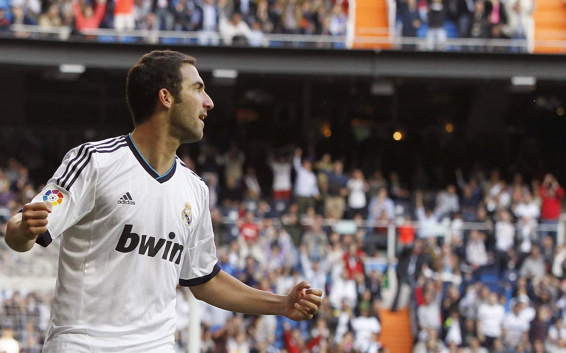 红牛二队横扫哈斯车队，塞恩斯扛起全队，一场战术与意志的胜利